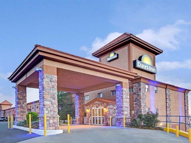 Days Inn By Wyndham Ridgefield Nj Dış mekan fotoğraf